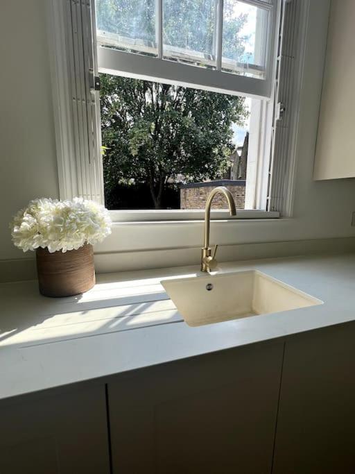 Stunning Two Bed Flat In Angel Apartament Londra