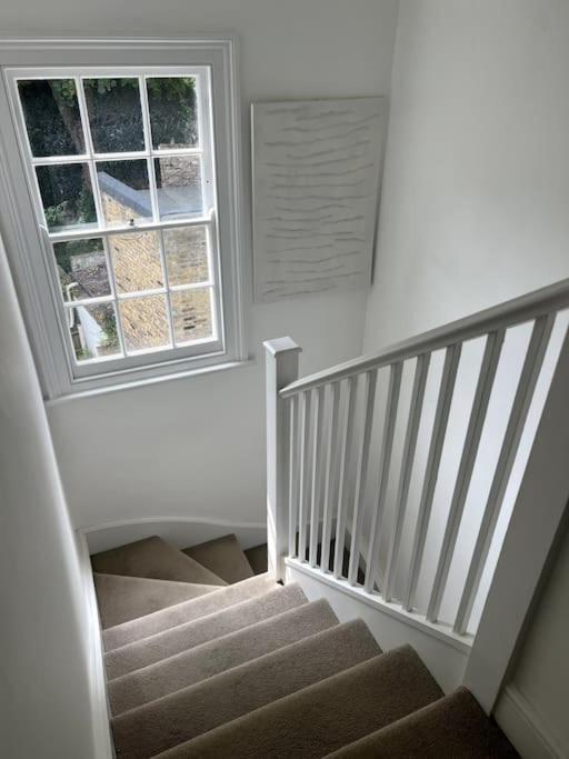 Stunning Two Bed Flat In Angel * Londra